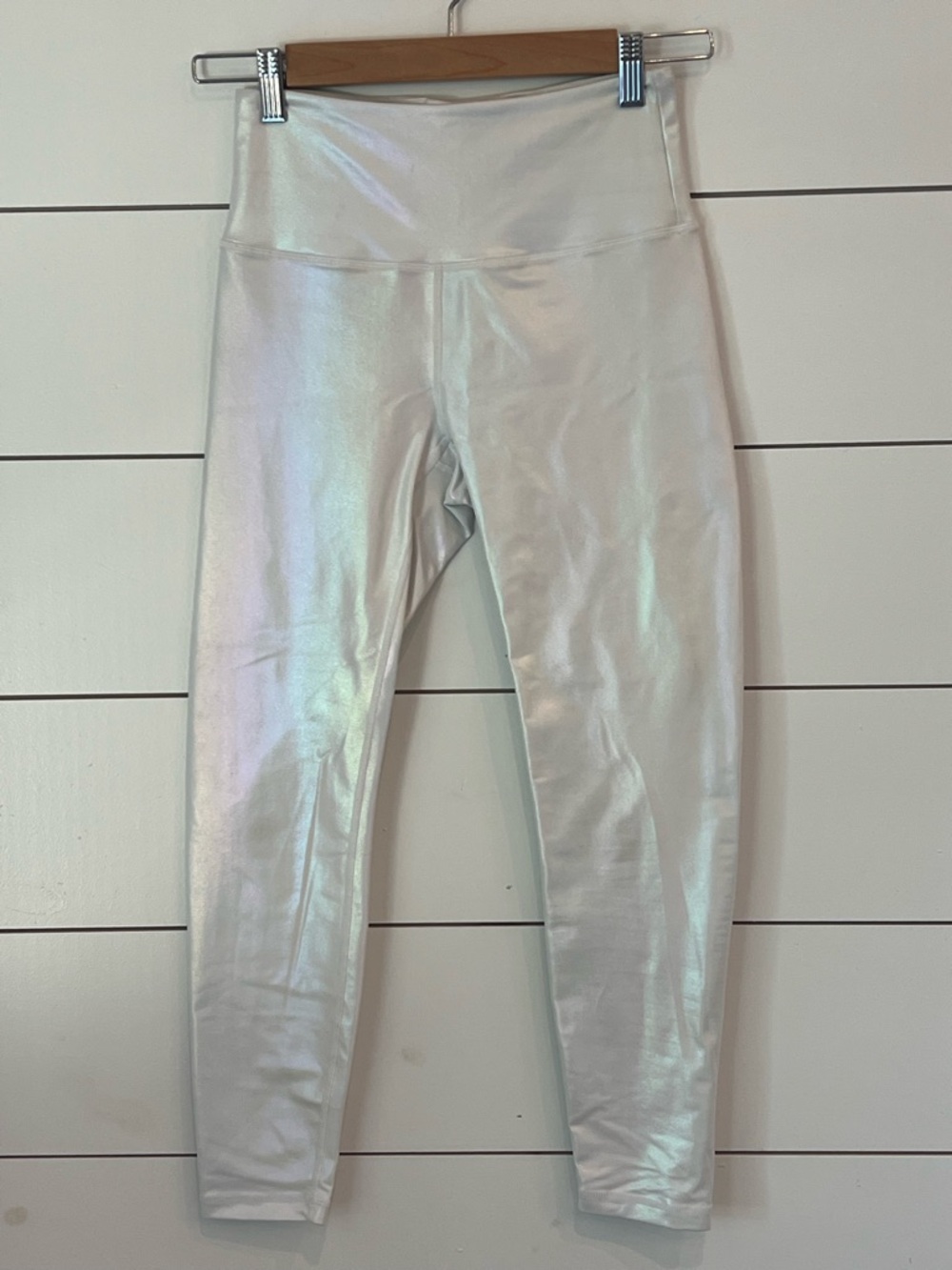 Zyia Iridescent White High-Waist Leggings size 4